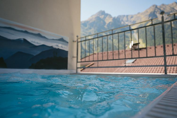 WATER, FRESH MOUNTAIN AIR & A PICTURESQUE VIEW
